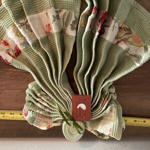 FRIENDS Green and Floral kitchen set